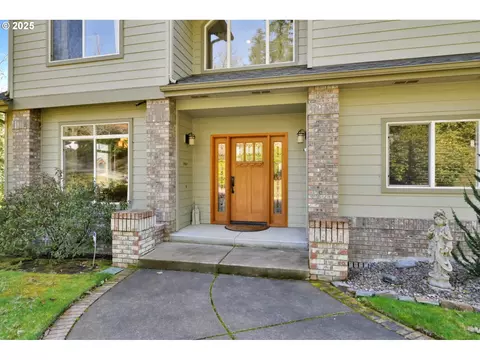 5125 Solar Heights Dr, Eugene, OR 97405