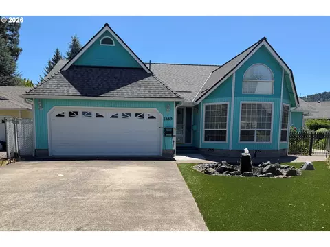 1665 NW Jennifer Ct, Roseburg, OR 97471