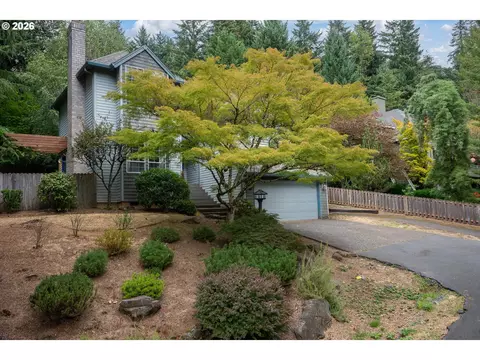 10585 SE Fairway Dr, Happy Valley, OR 97086