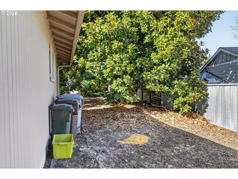 Exterior - 635 NW 8th Pl, Canby, OR 97013 photo 12 of 12