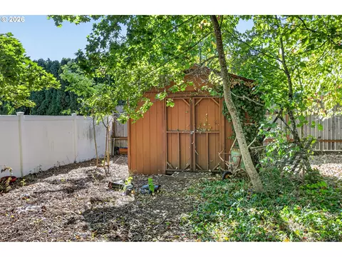 Exterior - 635 NW 8th Pl, Canby, OR 97013 photo 8 of 12