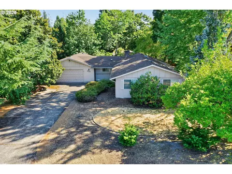 Exterior - 635 NW 8th Pl, Canby, OR 97013 photo 2 of 12