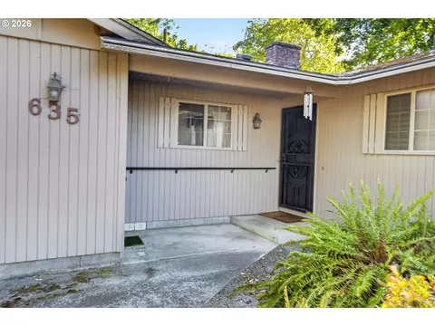 Exterior - 635 NW 8th Pl, Canby, OR 97013 photo 3 of 12
