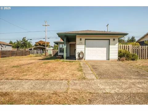 1711 Johnson St, North Bend, OR 97459