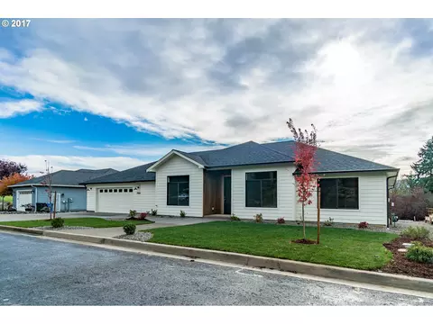 1954 Culver Loop, Sutherlin, OR 97479 photo 1