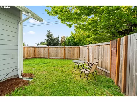 Exterior - 1107 Echo Hollow Rd, Eugene, OR 97402 photo 4 of 5