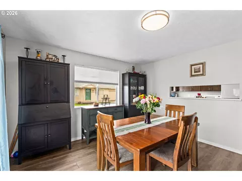 Dining - 1107 Echo Hollow Rd, Eugene, OR 97402 photo 3 of 4