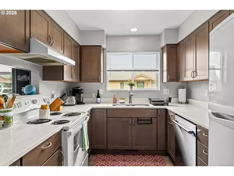 Kitchen - 1107 Echo Hollow Rd, Eugene, OR 97402 photo 3 of 3