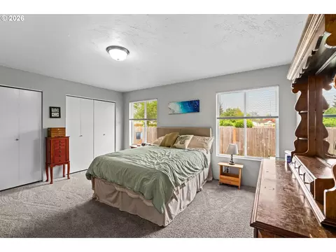 Bedroom - 1107 Echo Hollow Rd, Eugene, OR 97402 photo 3 of 5