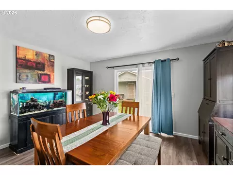 Dining - 1107 Echo Hollow Rd, Eugene, OR 97402 photo 2 of 4