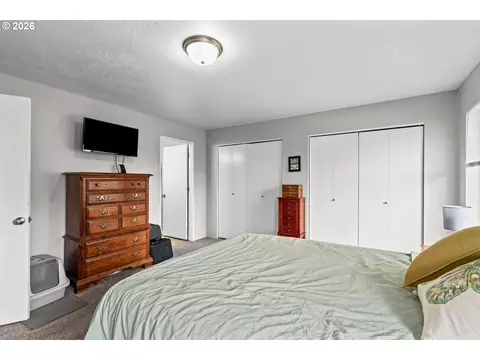 Bedroom - 1107 Echo Hollow Rd, Eugene, OR 97402 photo 4 of 5