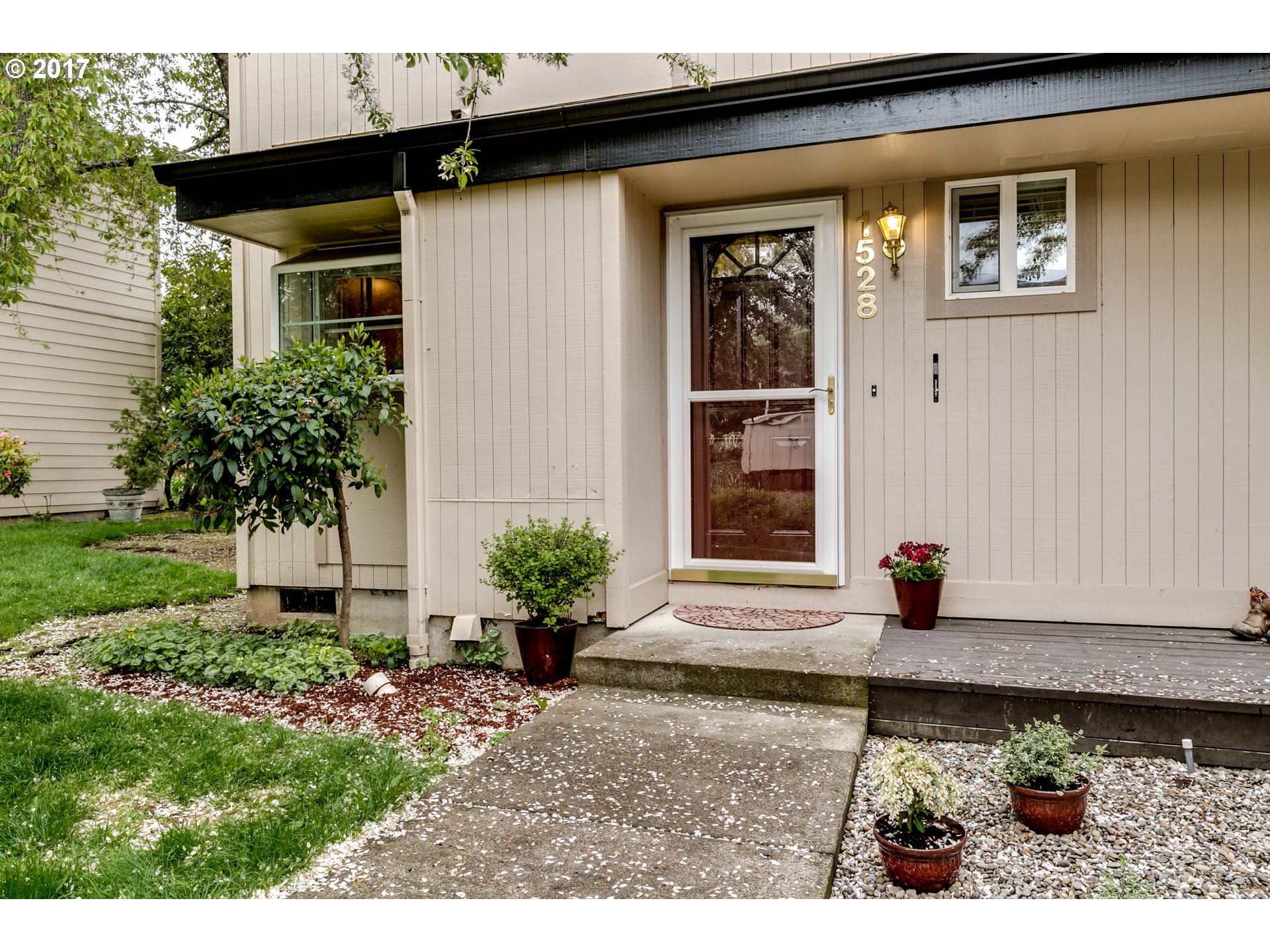 1528 Fetters Loop, Eugene, OR 97402 photo 1