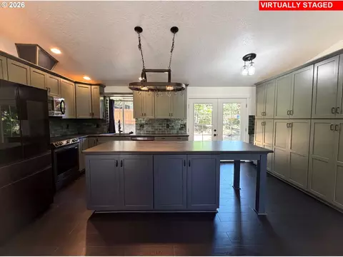 37685 Sandy Heights St, Sandy, OR 97055
