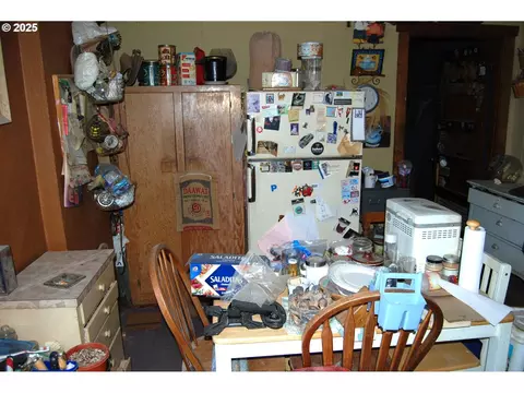 Kitchen - Mill St, Sumpter, OR 97877 photo 2 of 2