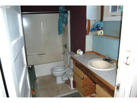 Bath - Mill St, Sumpter, OR 97877 photo 1 of 1