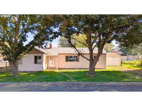 216 Solar St, Helix, OR 97835
