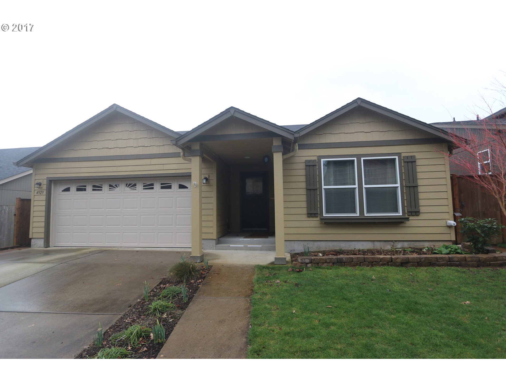 4929 Glacier Dr, Springfield, OR 97478 photo 1