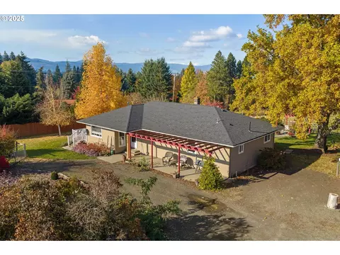 4738 London Dr, Mount Hood, OR 97041