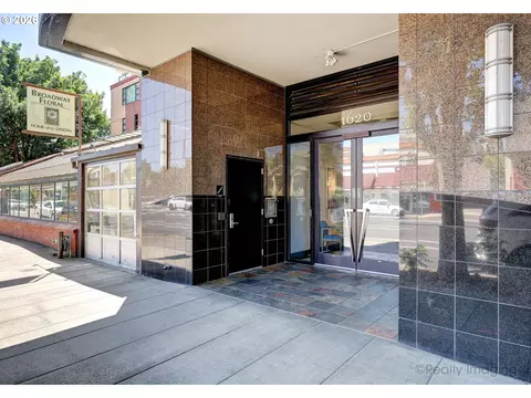 1620 NE Broadway St #228, Portland, OR 97232