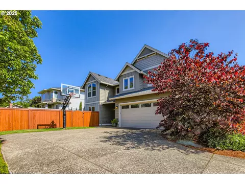 8326 SW Oak St, Portland, OR 97223