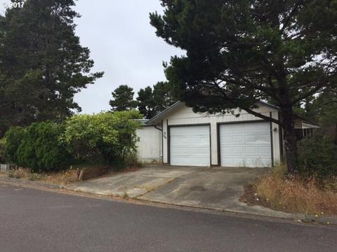 655 Siano Loop, Florence, OR 97439 photo 1