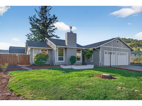 2264 NW Watters St, Roseburg, OR 97471