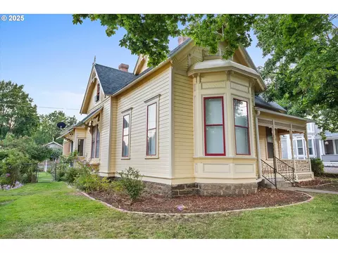 806 Main Ave, La Grande, OR 97850