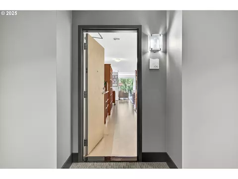 1221 SW 10th Ave #306, Portland, OR 97205