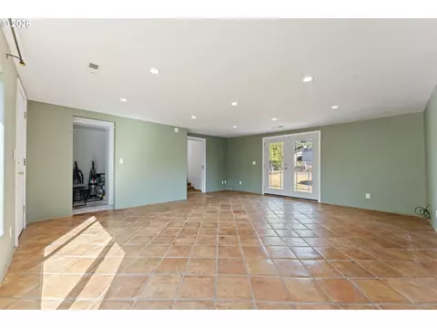 Living - 2360 NE Cleveland Ave, Gresham, OR 97030 photo 7 of 7