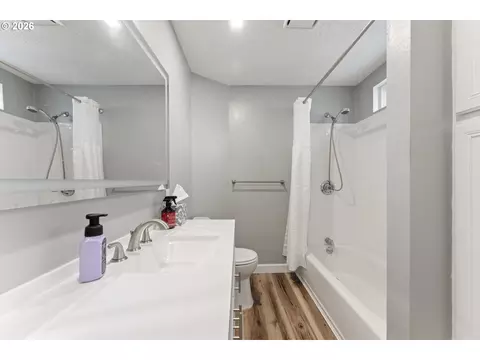 Bath - 2360 NE Cleveland Ave, Gresham, OR 97030 photo 1 of 1