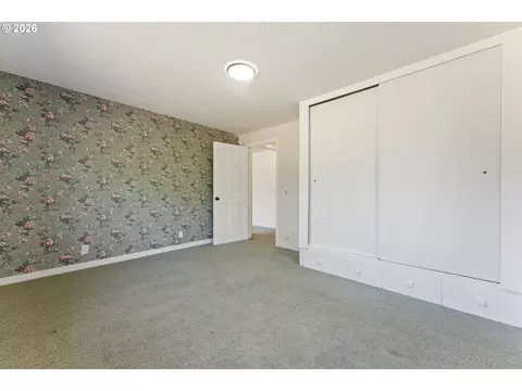 Bedroom - 2360 NE Cleveland Ave, Gresham, OR 97030 photo 2 of 6