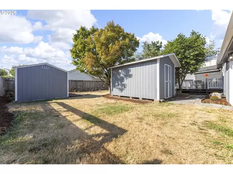 Exterior - 2360 NE Cleveland Ave, Gresham, OR 97030 photo 8 of 13