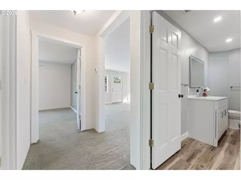 Entry Way - 2360 NE Cleveland Ave, Gresham, OR 97030 photo 1 of 2