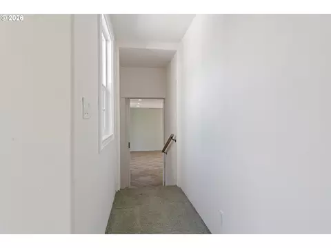 Entry Way - 2360 NE Cleveland Ave, Gresham, OR 97030 photo 2 of 2