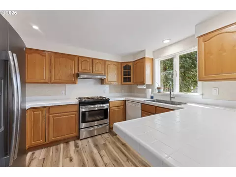 Kitchen - 2360 NE Cleveland Ave, Gresham, OR 97030 photo 3 of 7