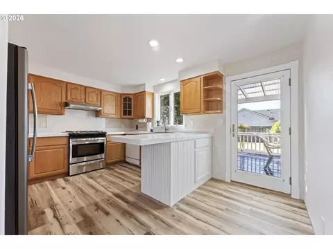 Kitchen - 2360 NE Cleveland Ave, Gresham, OR 97030 photo 1 of 7