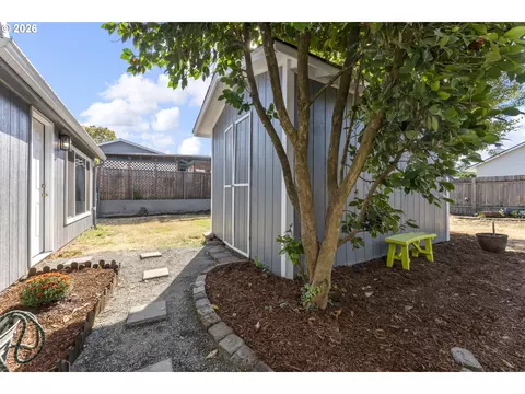 Exterior - 2360 NE Cleveland Ave, Gresham, OR 97030 photo 7 of 13