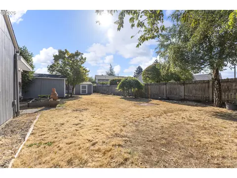 Exterior - 2360 NE Cleveland Ave, Gresham, OR 97030 photo 11 of 13