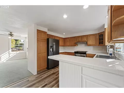 Kitchen - 2360 NE Cleveland Ave, Gresham, OR 97030 photo 2 of 7