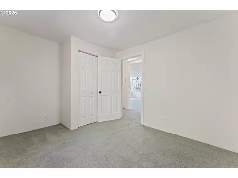 Bedroom - 2360 NE Cleveland Ave, Gresham, OR 97030 photo 4 of 6