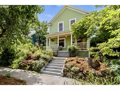 2346 SE Woodward St, Portland, OR 97202