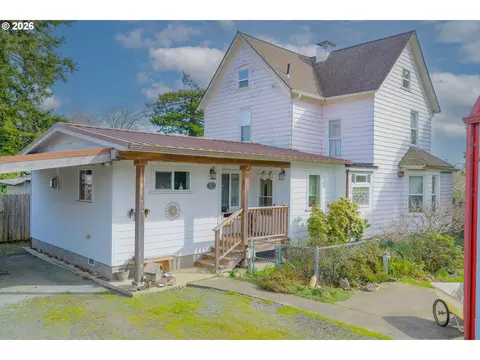 1150 W 8th St, Coquille, OR 97423