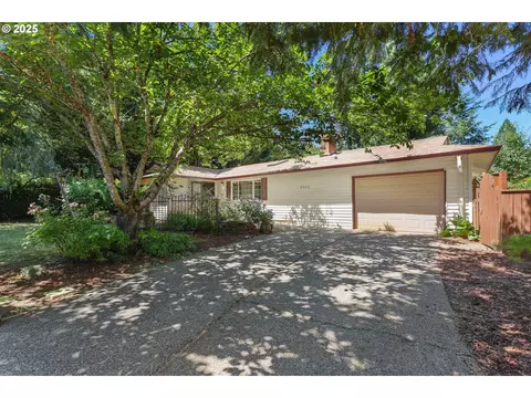 9902 NE Oakhurst Dr, Vancouver, WA 98662