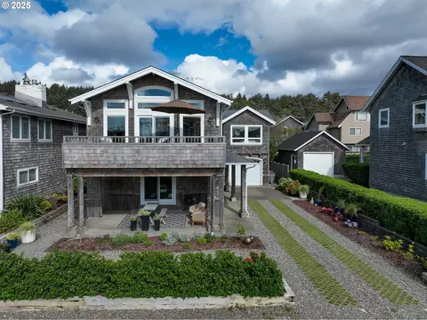 2939 Pacific Ave, Cannon Beach, OR 97110
