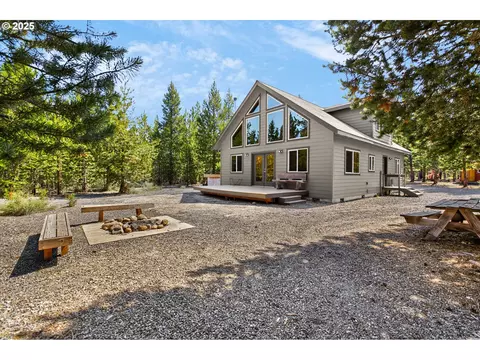 123641 Surveyor Rd, Crescent Lake, OR 97733