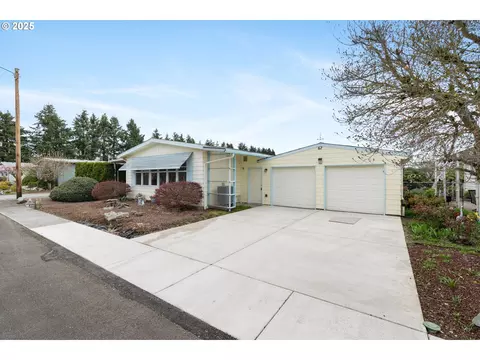 1055 N Lockhaven Dr #67, Keizer, OR 97303