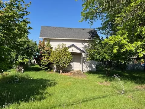 1514 E 7th St, Newberg, OR 97132