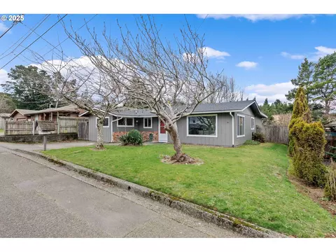 2495 N 19th St, Coos Bay, OR 97420