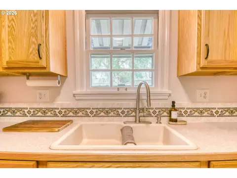 Kitchen - 618 NW 9th St, Pendleton, OR 97801 photo 3 of 3