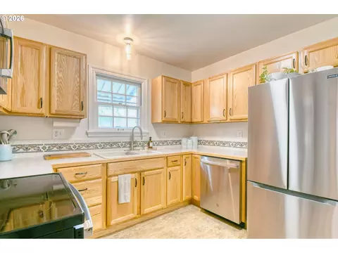 Kitchen - 618 NW 9th St, Pendleton, OR 97801 photo 1 of 3